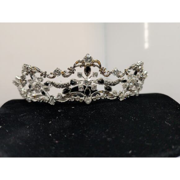 David\'s Bridal T7561 Crystal Rhinestone Tiara Crown Silver Bridal Headpiece main image 5